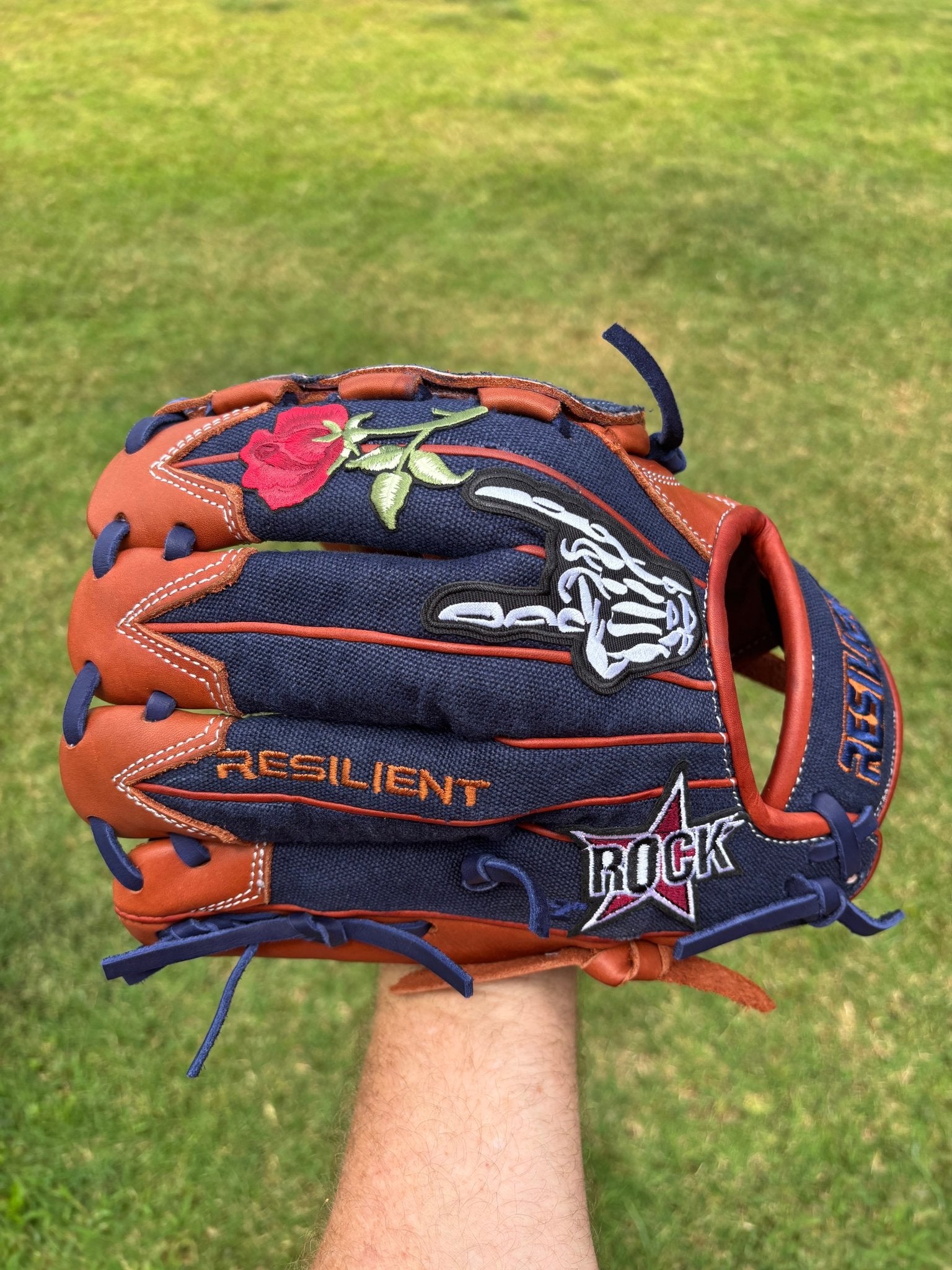 Relic MXT - Prince of Darkness glove - Resilient SFBL